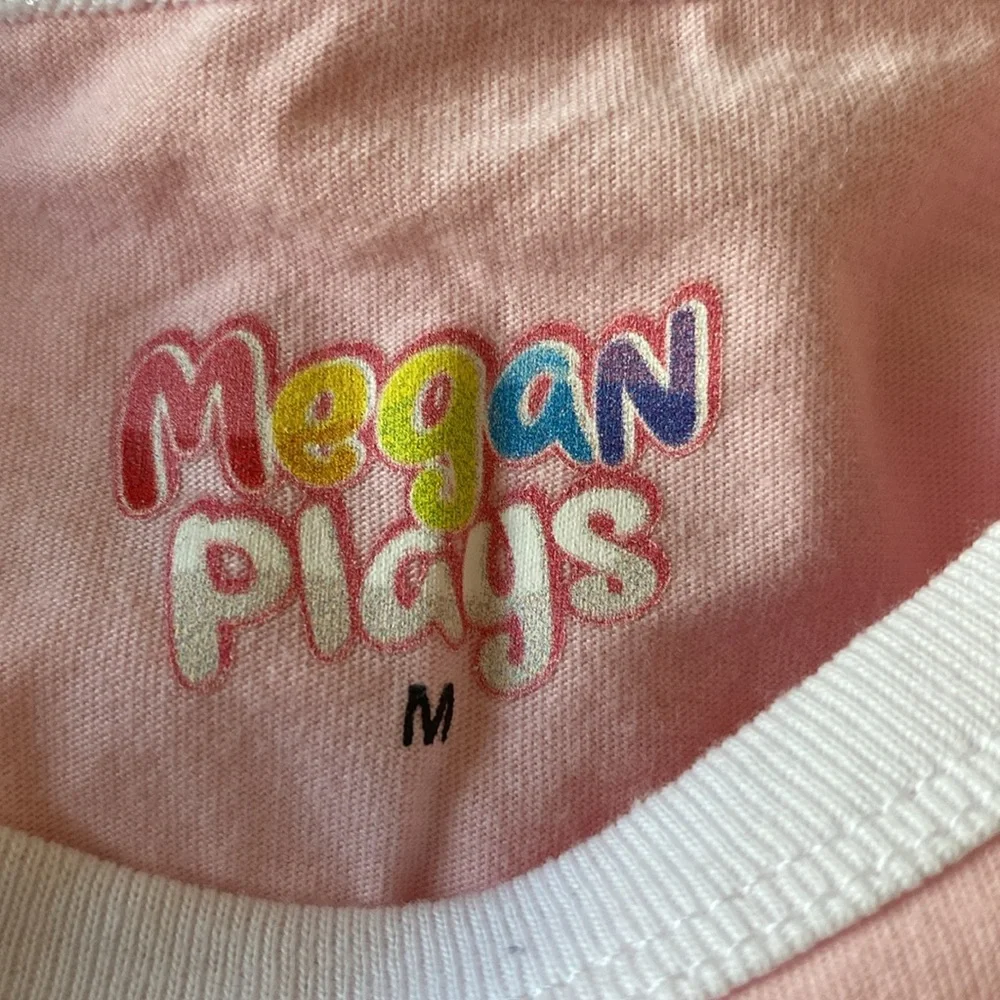 Megan Plays T-shirt - Picture 4 of 5